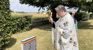 Citește mai mult:Slujbă de pomenire și resfințire a monumentului închinat eroilor români din localitatea Sommerein,...