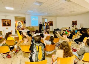 Weiterlesen: O sâmbătă în lumina Învierii Domnului, petrecută împreună cu o grupă de copii din cadrul Școlii...